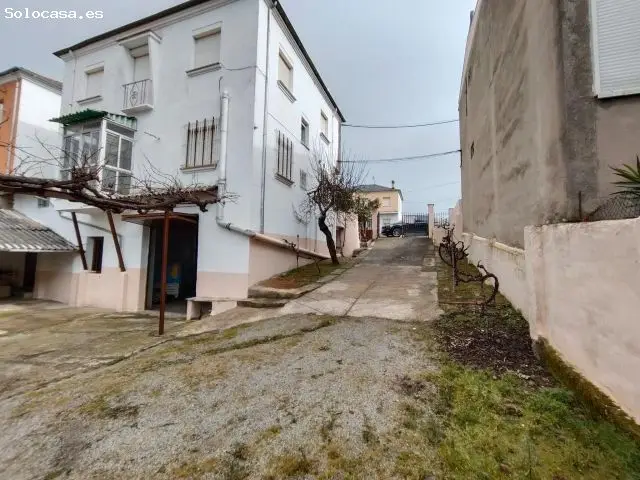 Magnífica Casa Independiente con Terreno en Cabañas Raras