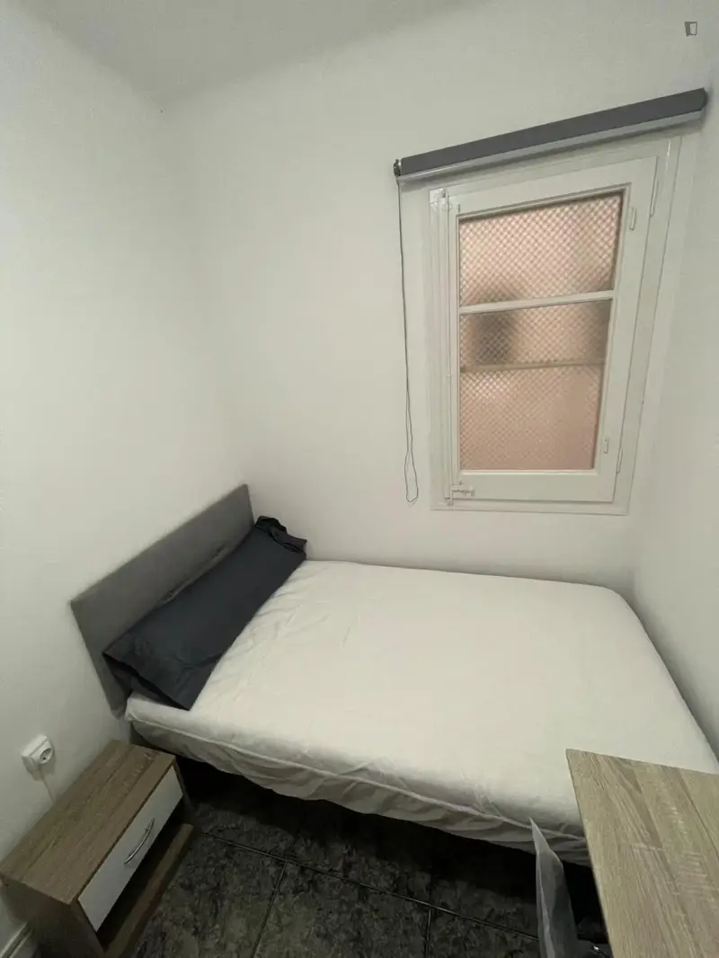 Habitacion Doble en Piso Compartido - Ambiente Tranquilo