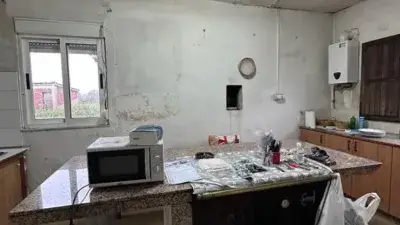 Casa con Nave y Fincas en Castro de Rei