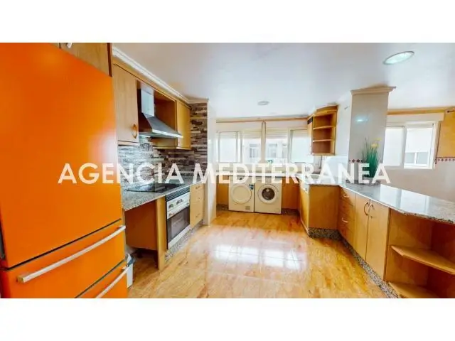 Piso Reformado en Silla con 3 Dormitorios y Amplia Cocina