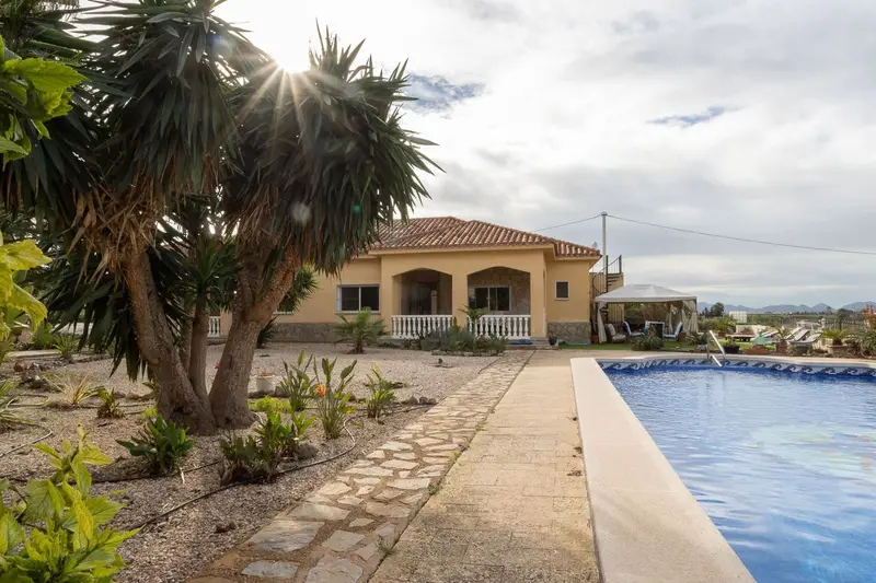 Chalet con Piscina Privada en El Carmoli Murcia