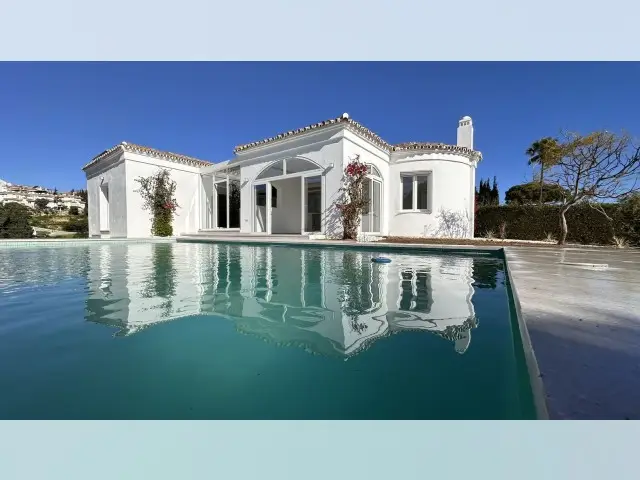 Casa-Villa de 4 Dormitorios en venta La Duquesa, España