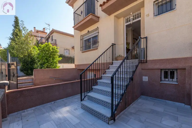 Venta Chalet con Trastero Huetor Vega 4 Dormitorios Piscina Jardin