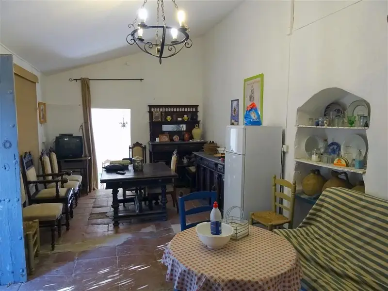 Casa de Campo en Almog	ía con Almacén y Corral