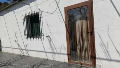 Finca Rustica con Chalet, 2 Balsas y Amplios Jardines