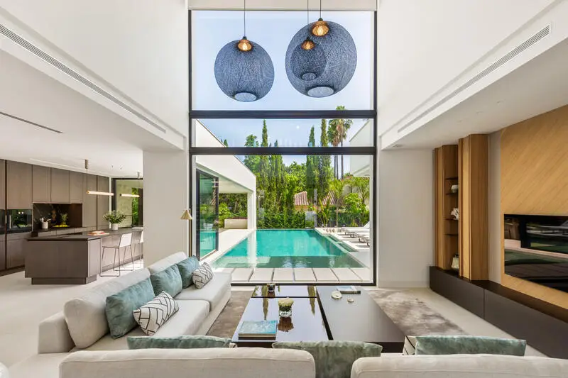 Villa de Lujo 5 Dormitorios en Las Brisas Marbella