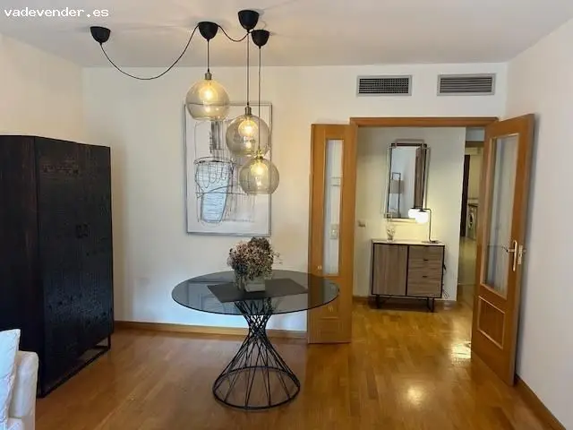 Apartamento Calle Alfonso Zaragoza: Elegancia y Luz en el Centro