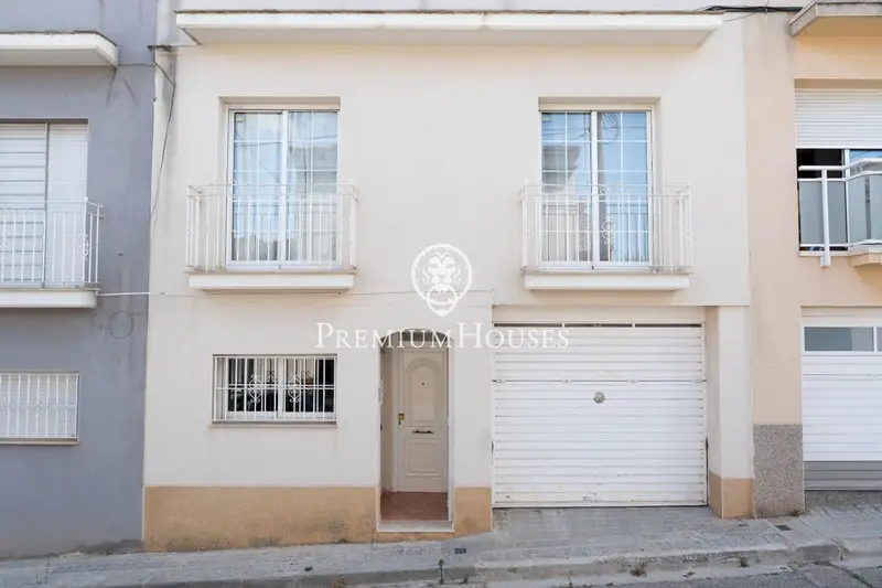 Adosado en Vilanova i la Geltrú con 4 habitaciones y garaje