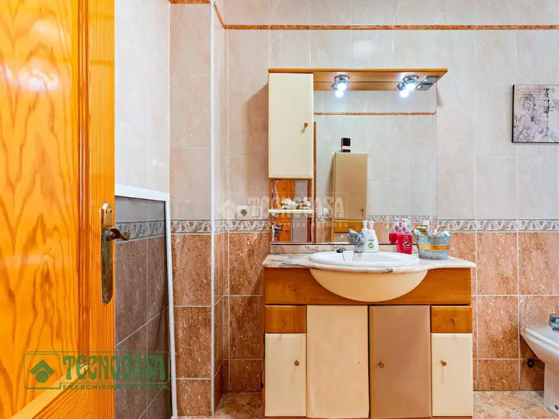 Casa en Venta Las Norias 254m2 Amplia Terraza Parking Aire Acondicionado