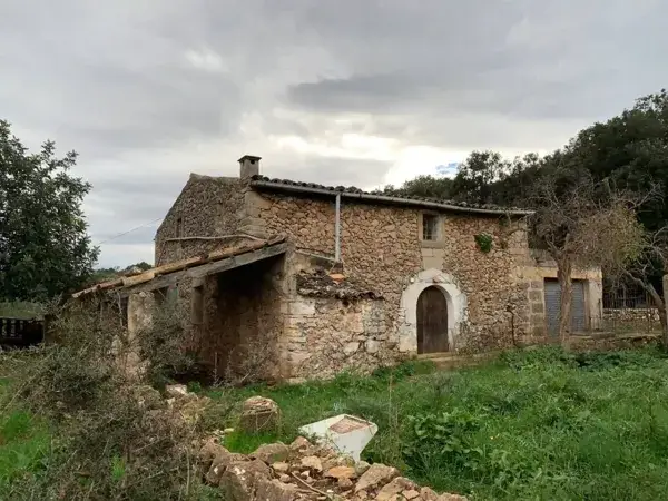 Casa en Parcela Rustica 077ha con Vistas Sierra Tramuntana