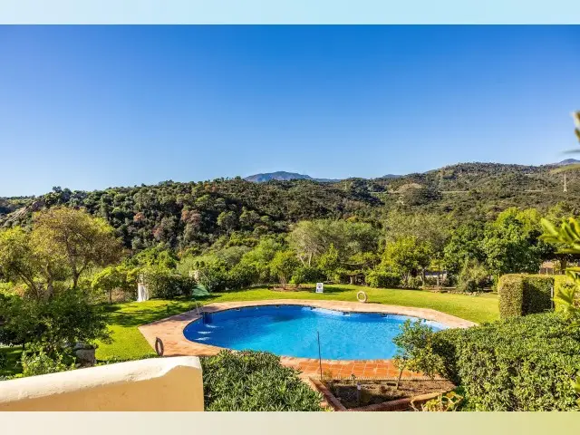 Apartamento 4 Dormitorios en Selwo con Vistas Panorámicas