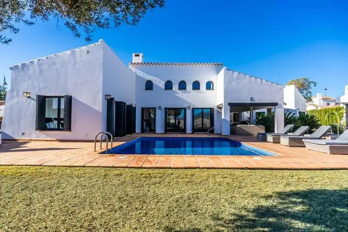 Villa de Lujo 5 Dormitorios Piscina Privada y Golf
