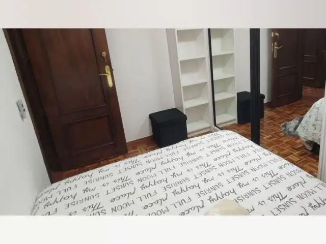 Se alquila habitación en piso de 3 habitaciones en Alcalá De Henares