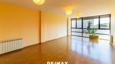 Piso en Venta Cabez	ón de Pisuerga Con Garaje