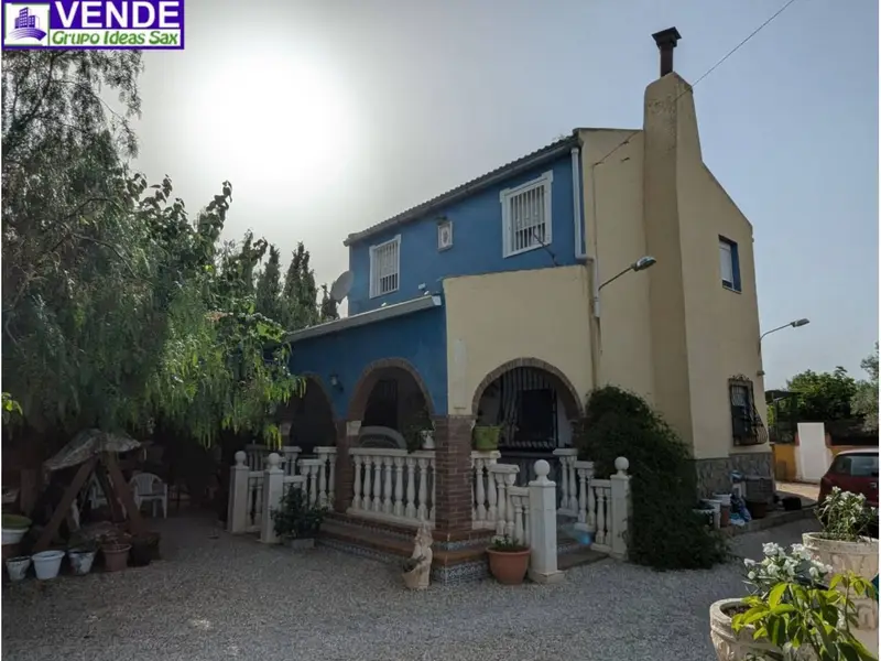 Casa en Sax con Piscina y 2500m2 de Terreno