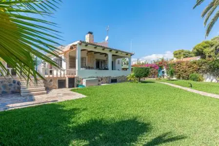 Villa en El Campello 3 Dormitorios Piscina Jardin Privado