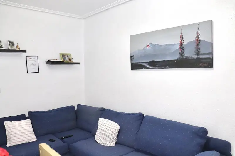 Casa en venta. Casa adosada en  la Calle Ferrerías, a pocos minutos de Santa Teresa, de parada de metro Bagatza y todos sus servicios.