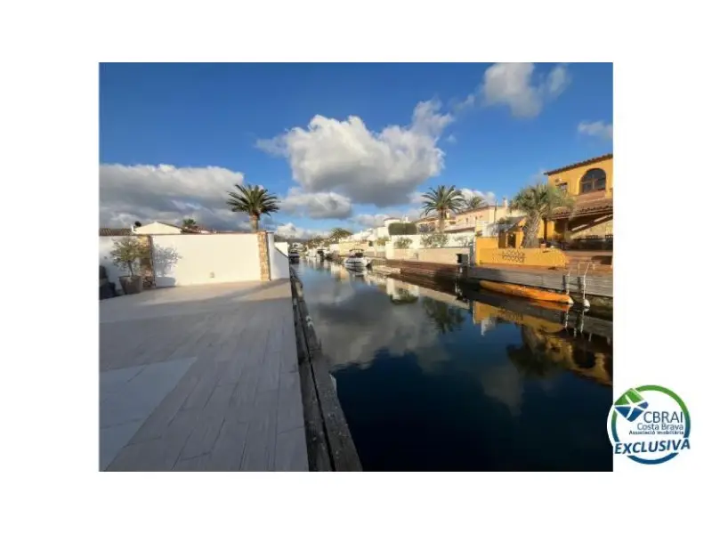 Casa con terraza y amarre en Les Creus