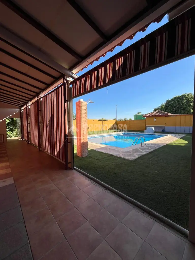 Casa Rural en Carmona con Piscina y Campo de Fútbol