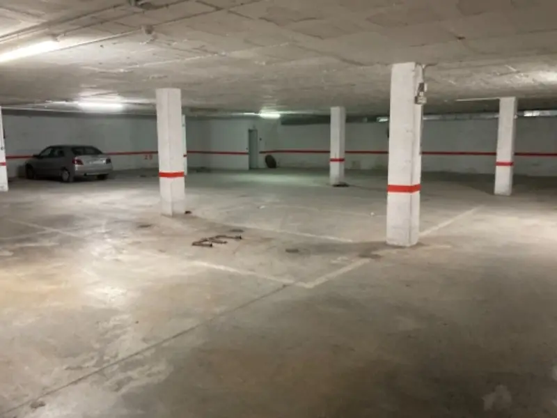Garaje en Plaza Cervantes Sierra Sur de Sevilla con Terraza Trastero Patio y Bodega