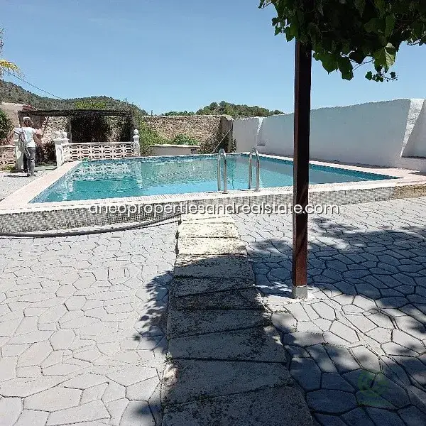 Casa Grande con Piscina en Monover