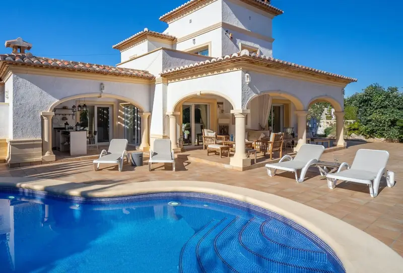 Chalet con Piscina Privada cerca de Moraira