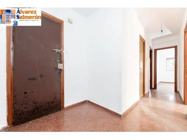 Piso para reformar en Calle Luz Casanova 105m2 4 dormitorios
