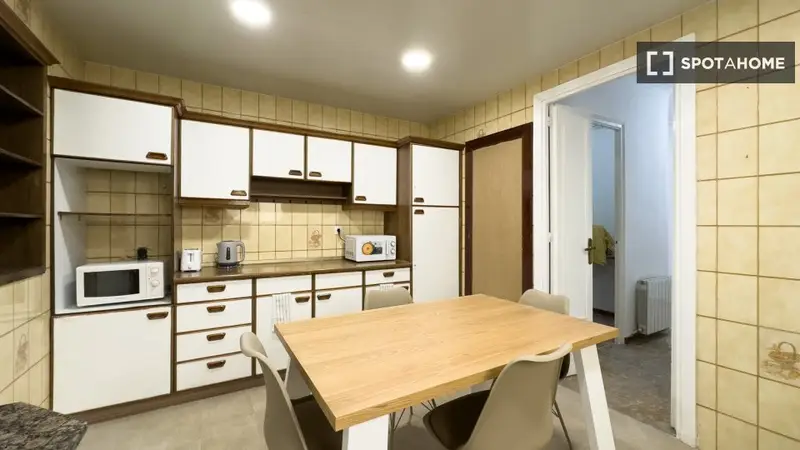 Habitacion en piso compartido Barcelona 11 habitaciones