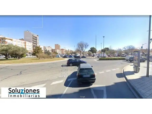 Local Comercial 365m2 Redondeles de la Feria