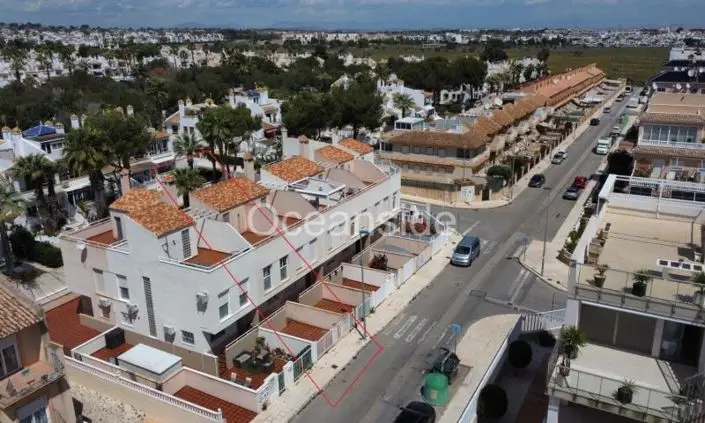 Duplex 3 Dormitorios Orihuela Costa: Moderno y cerca de la playa