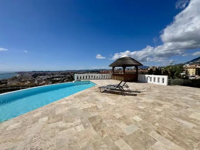 Casa-Villa de 5 Dormitorios en venta Fuengirola, España