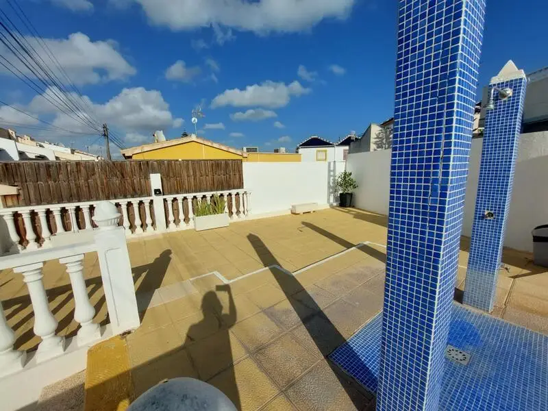 Villa en Los Balcones, Alicante: 2 dormitorios, solarium, piscina