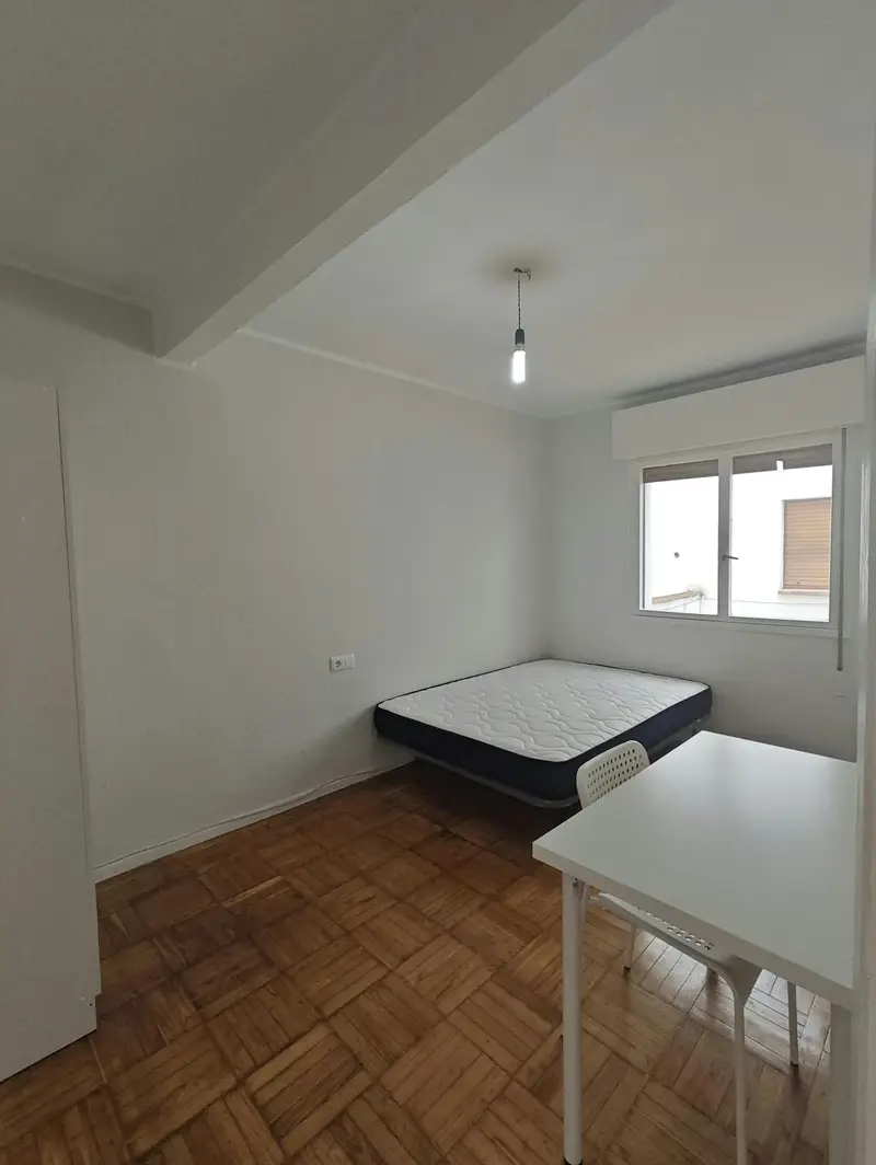 Habitacion en Oviedo con Baño Compartido Internet y Lavadora