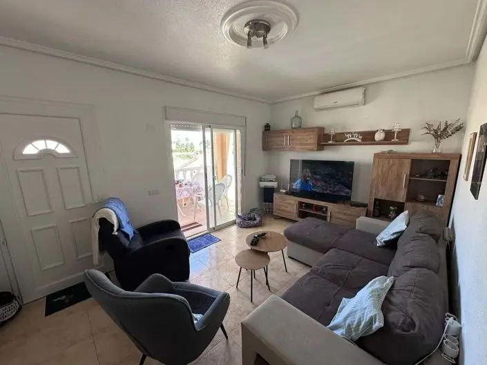 Villa de 2 Dormitorios en Venta Cerca de la Playa