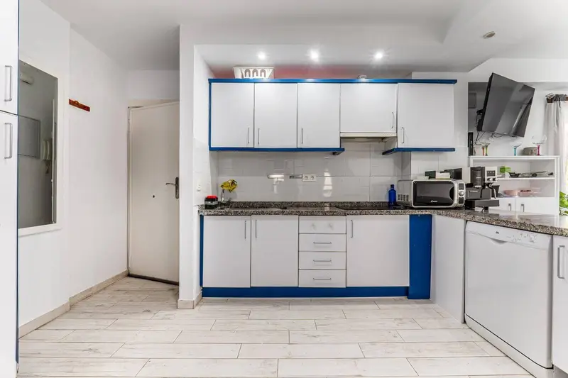 Piso en venta en Granada centro: 2 habitaciones, 1 baño, ideal estudiantes y parejas