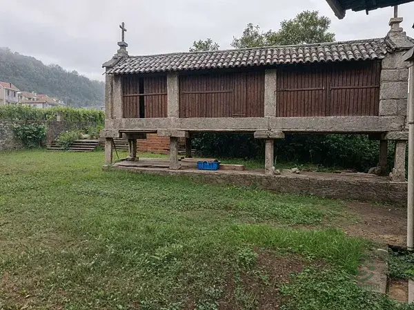 Casa de Pueblo con Encanto y Gran Potencial de Reforma