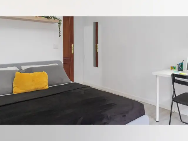 Habitación en piso compartido en alquiler en Comillas, Madrid