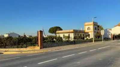 Chalet en venta en Villarrasa con 4000m2