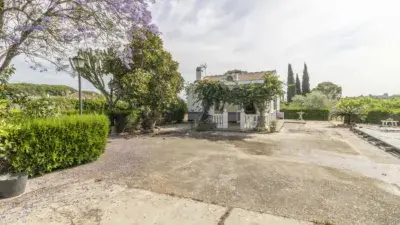 Casa en Venta Carmona Chalet Independiente Piscina