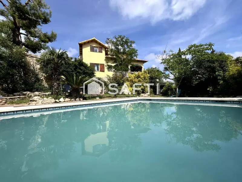 Finca Rustica 3 Plantas con Piscina y Jardin en La Bisbal del Penedes