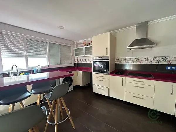 Chalet Pareado en Los Barrios con Jardin y Barbacoa