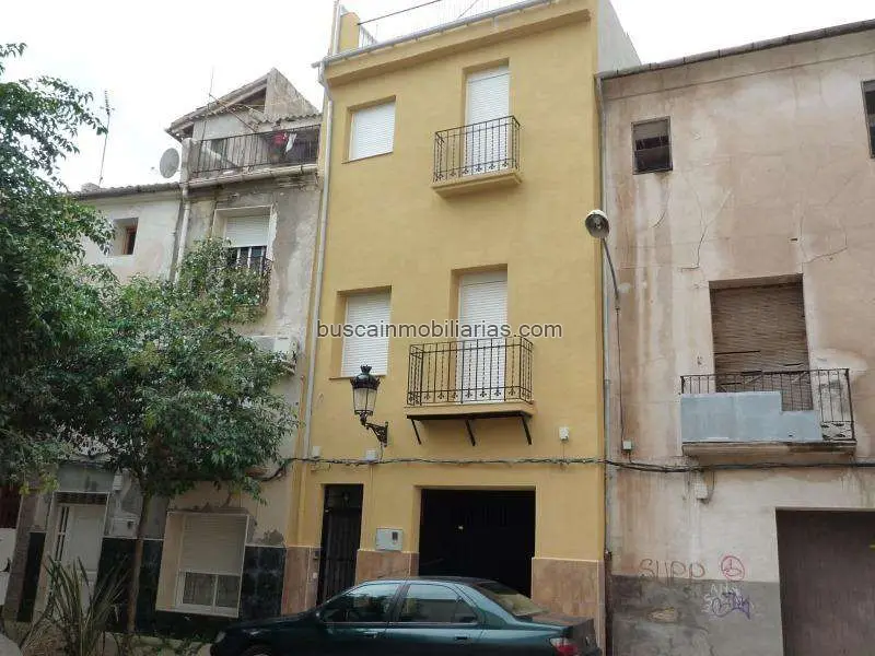Casa en Venta Novelda Centro: 2 Dormitorios, Garaje y Terraza
