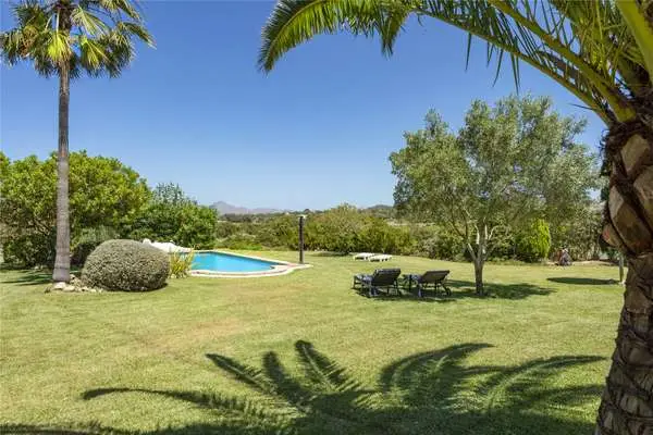 Casa de Campo en Alcúdia Mallorca: 5 Dormitorios, Piscina y Licencia Turística