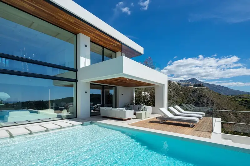Chalet de Lujo en Marbella con Vistas al Mar