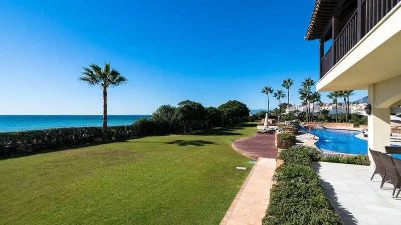 Villa de Lujo en Primera Línea de Playa 8 Personas