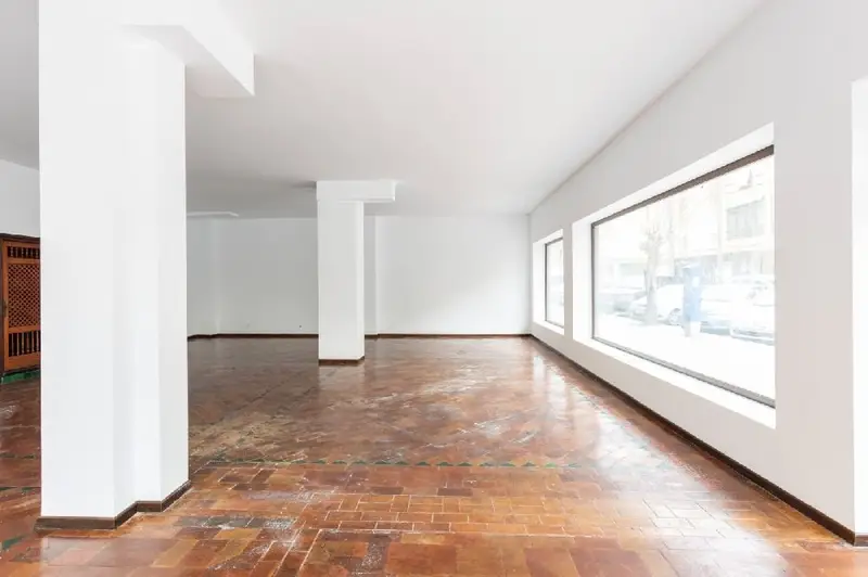 Venta Local Comercial Centro Almuñecar 172m2 2 Aseos 6 Escaparates