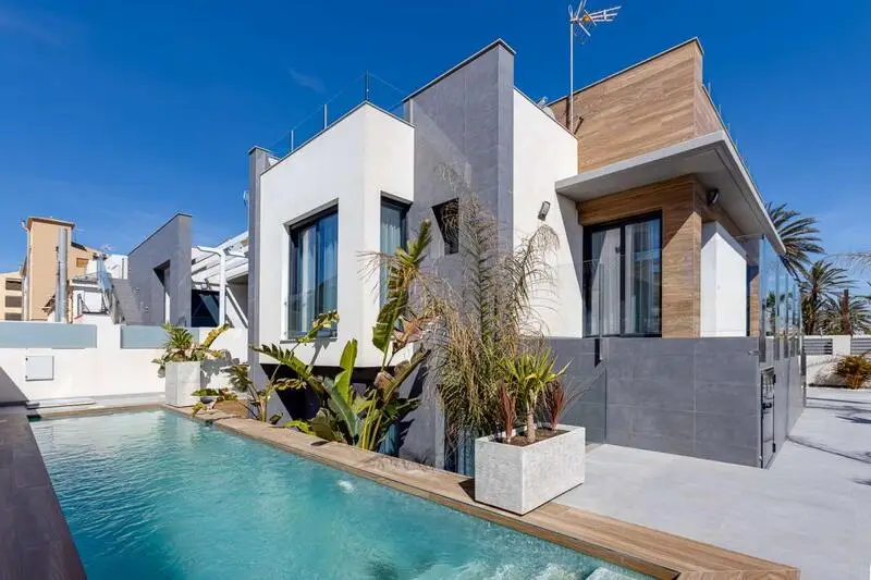 Villa de Lujo en Torrevieja Cerca de la Playa
