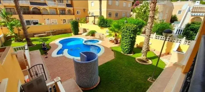 Apartamento en alquiler en Villamartin, Orihuela, Alicante