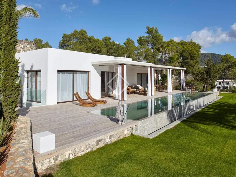 Chalet en venta en Ibiza 5 dormitorios 4 baños piscina jardín anexo