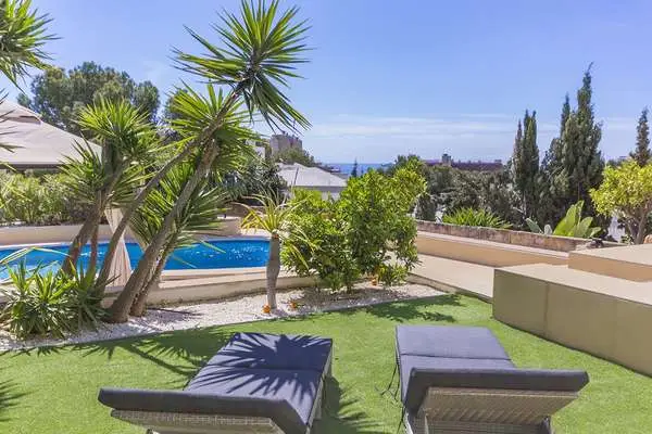 Villa Moderna con Vistas al Mar en Cas Catala